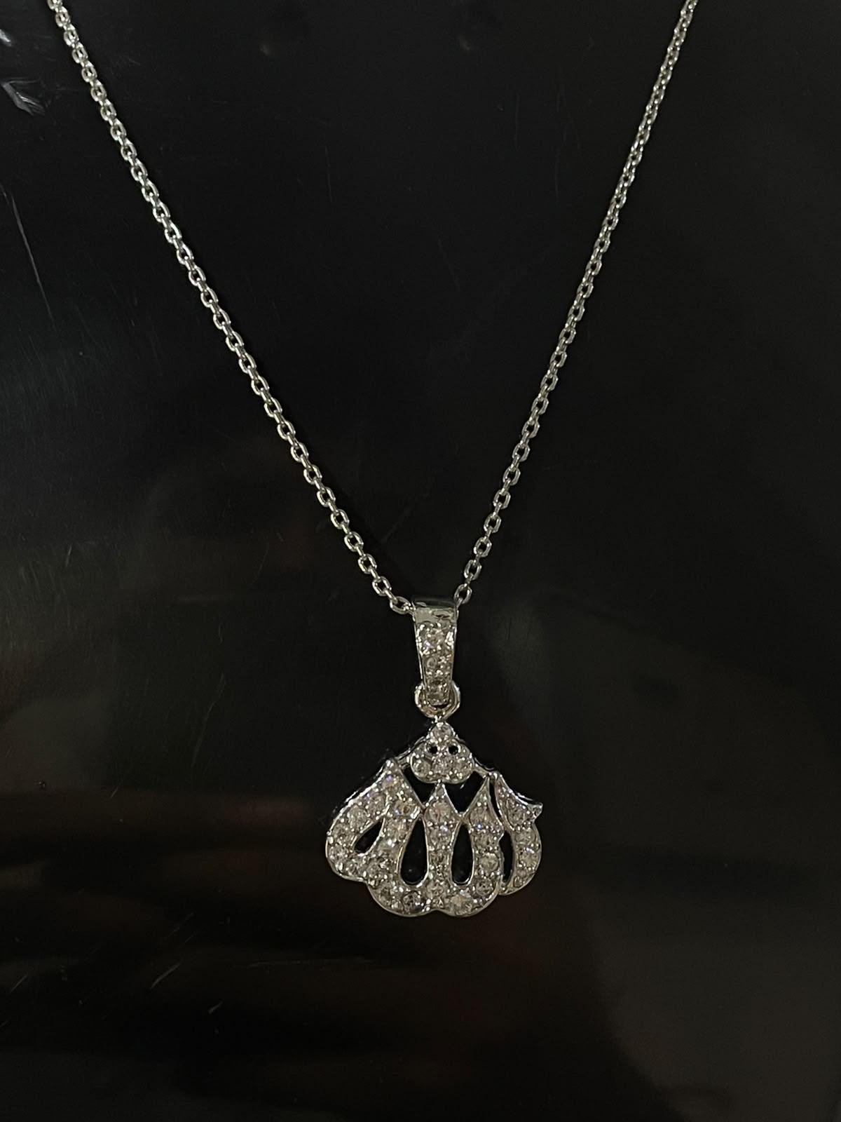 Locket L-001